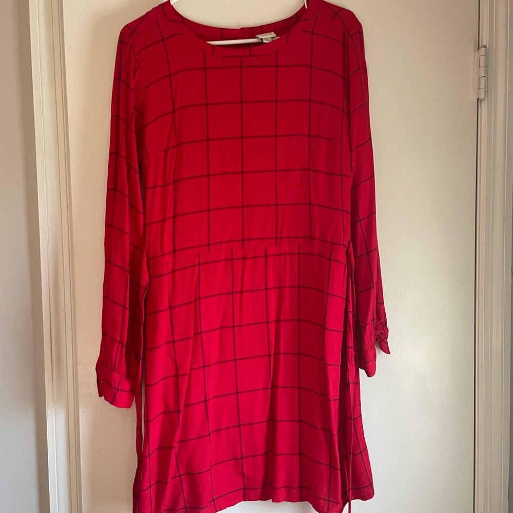 Woman light weight long sleeve large dress